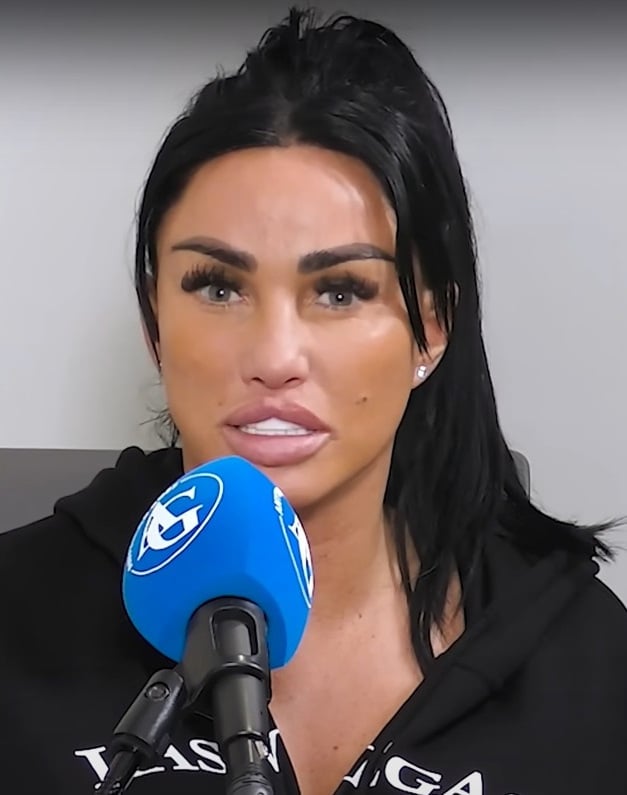 Katie Price Glamour Model Fist